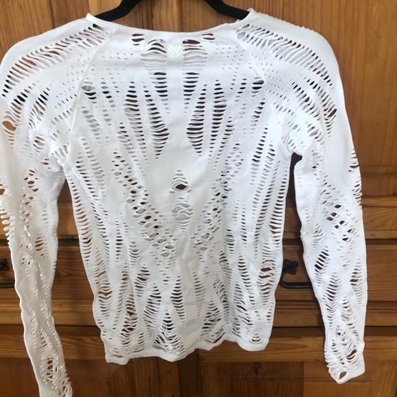 White Cut-out Long Sleeve Workout Top - Picture 2 of 4